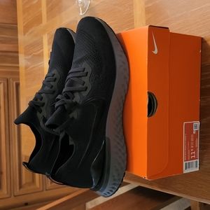 Nike Epic React Flyknit 2, Size 11 1/2, Black/Black